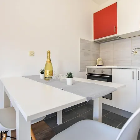 Sterna Apartment *